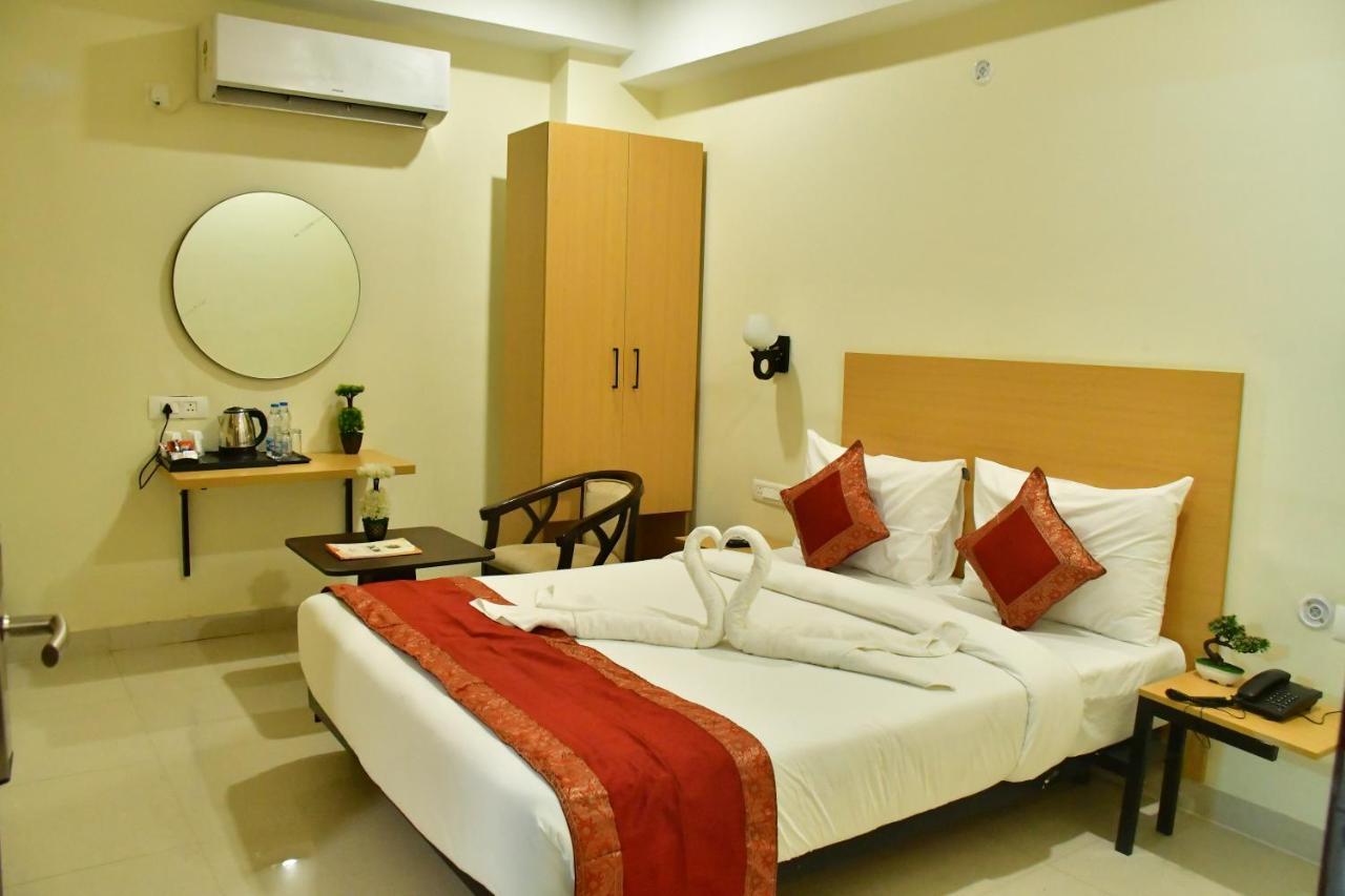 Hotel Yatharth Inn 瓦拉纳西 外观 照片
