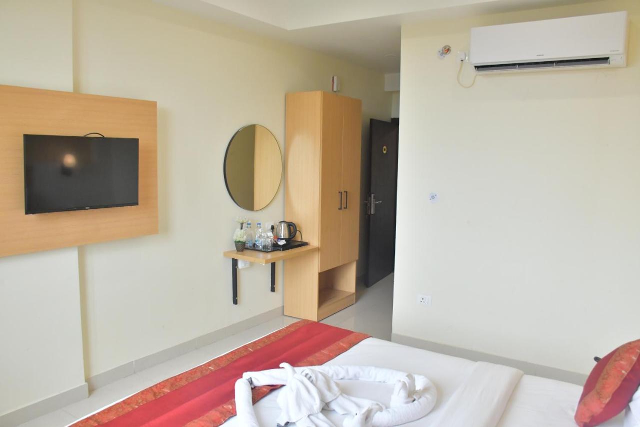 Hotel Yatharth Inn 瓦拉纳西 外观 照片