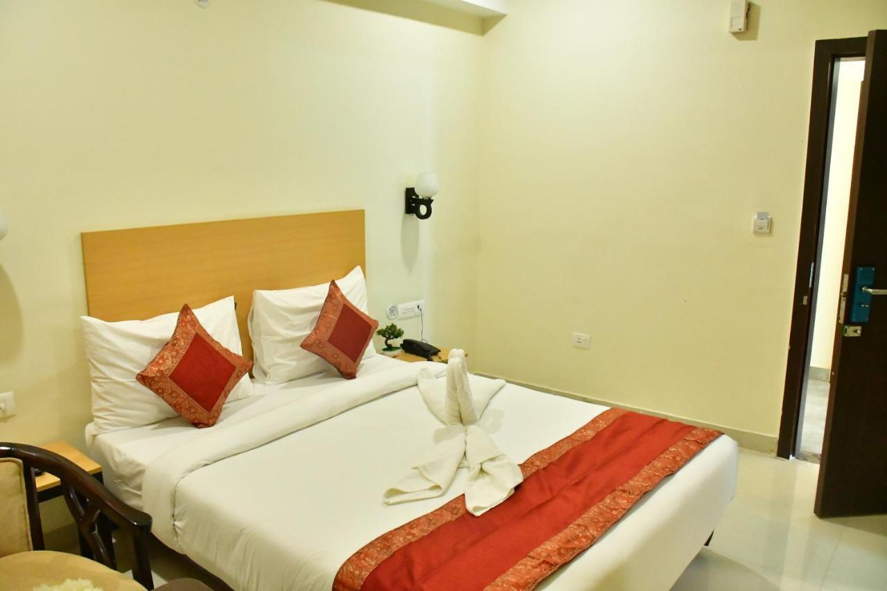 Hotel Yatharth Inn 瓦拉纳西 外观 照片