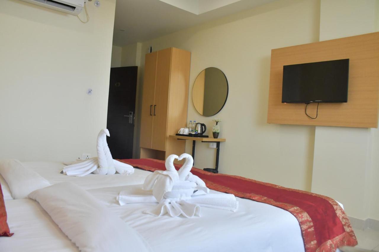 Hotel Yatharth Inn 瓦拉纳西 外观 照片