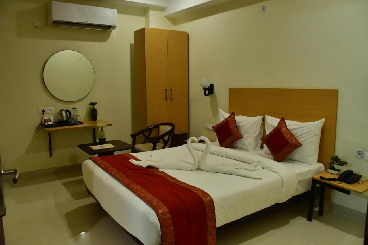 Hotel Yatharth Inn 瓦拉纳西 外观 照片