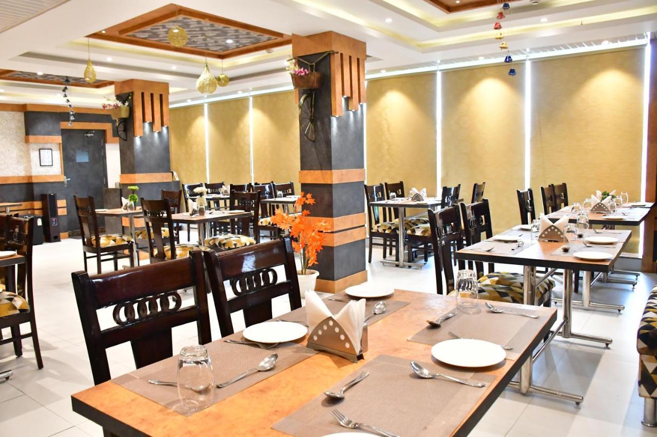 Hotel Yatharth Inn 瓦拉纳西 外观 照片