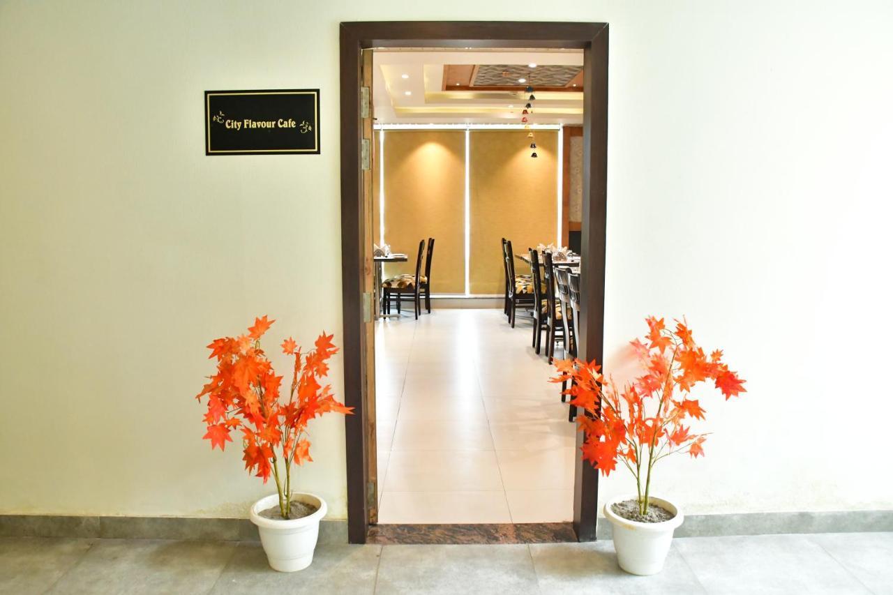 Hotel Yatharth Inn 瓦拉纳西 外观 照片