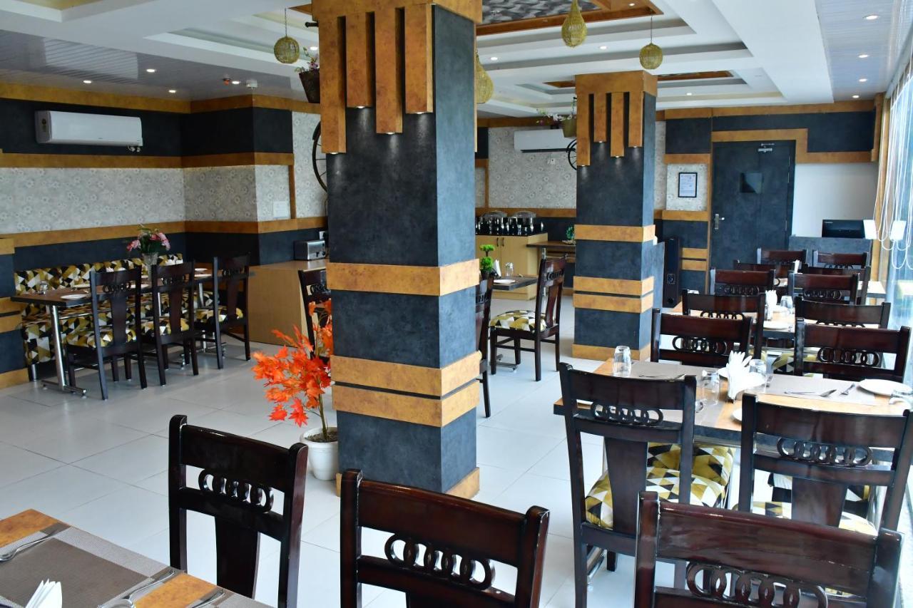 Hotel Yatharth Inn 瓦拉纳西 外观 照片