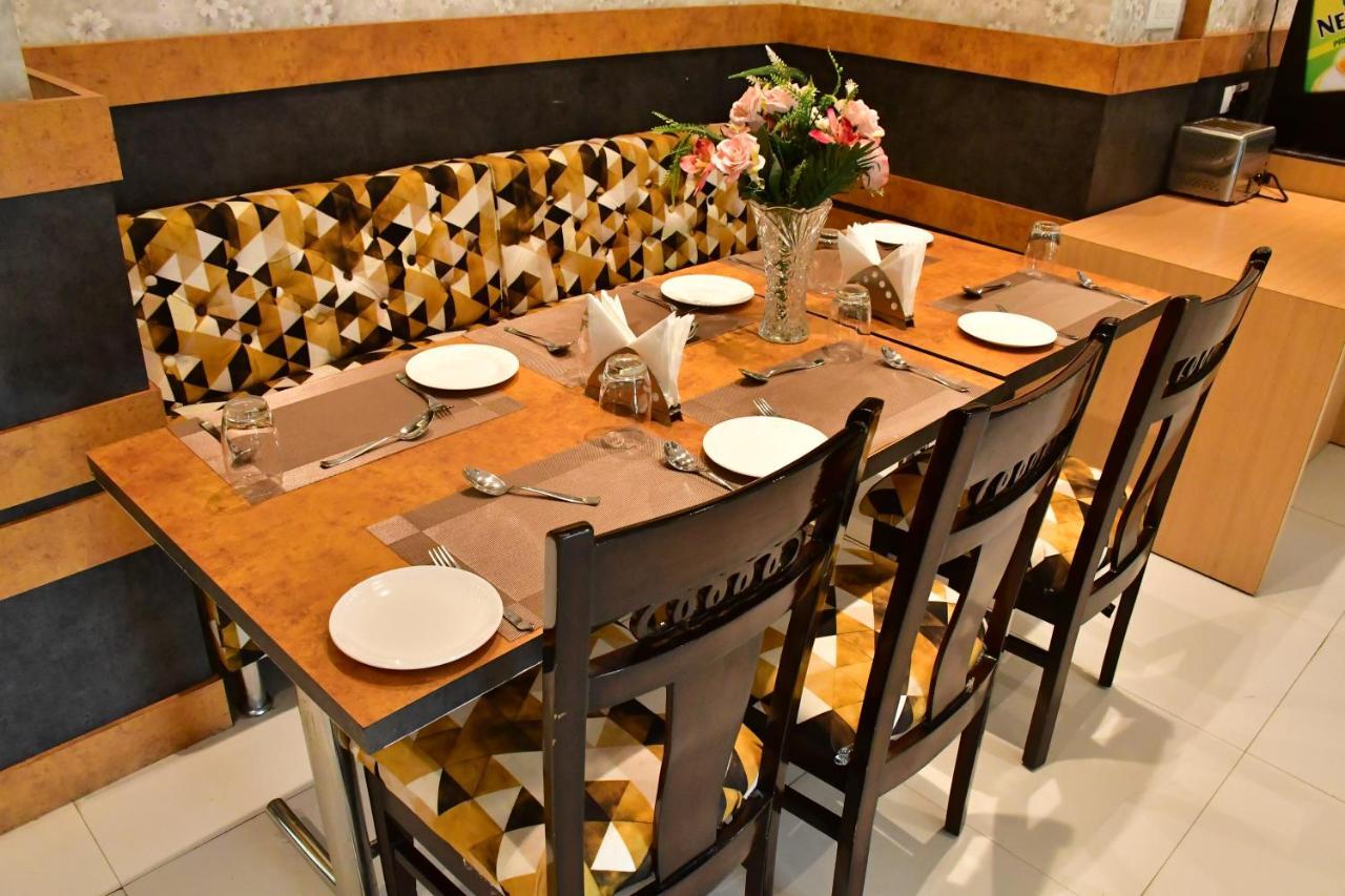 Hotel Yatharth Inn 瓦拉纳西 外观 照片