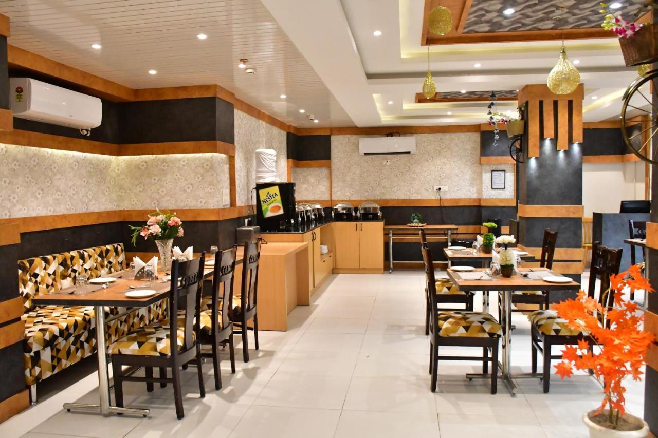 Hotel Yatharth Inn 瓦拉纳西 外观 照片