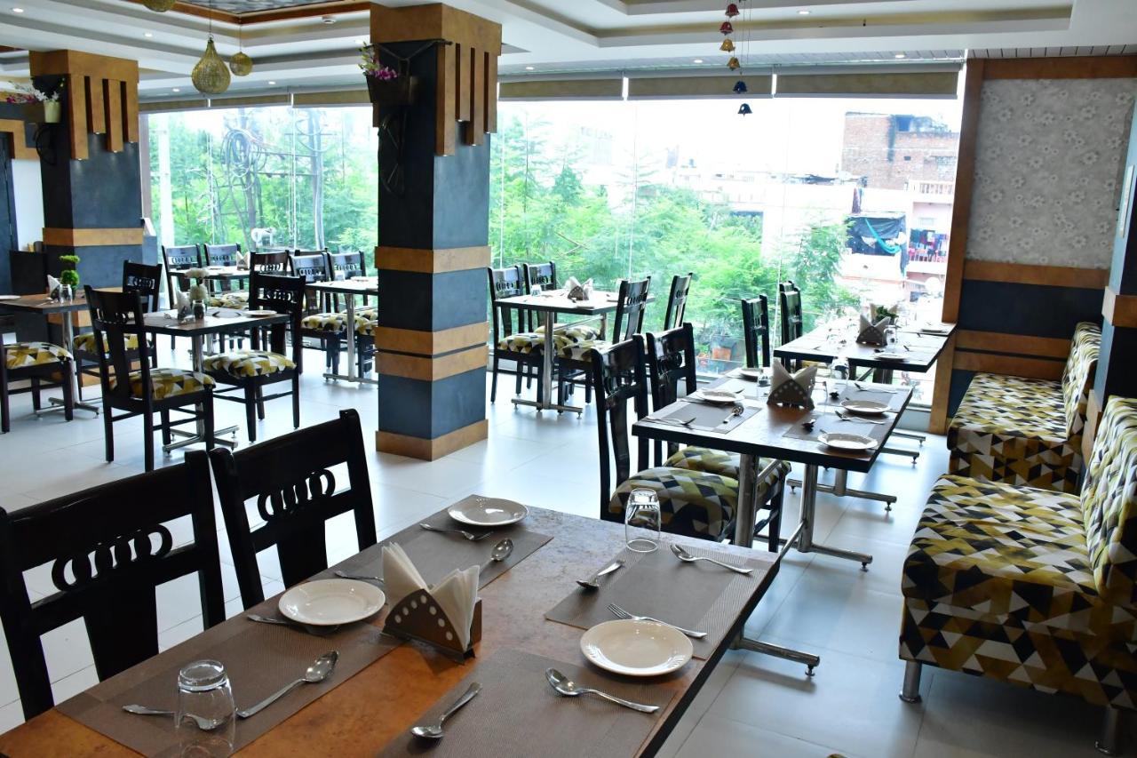 Hotel Yatharth Inn 瓦拉纳西 外观 照片