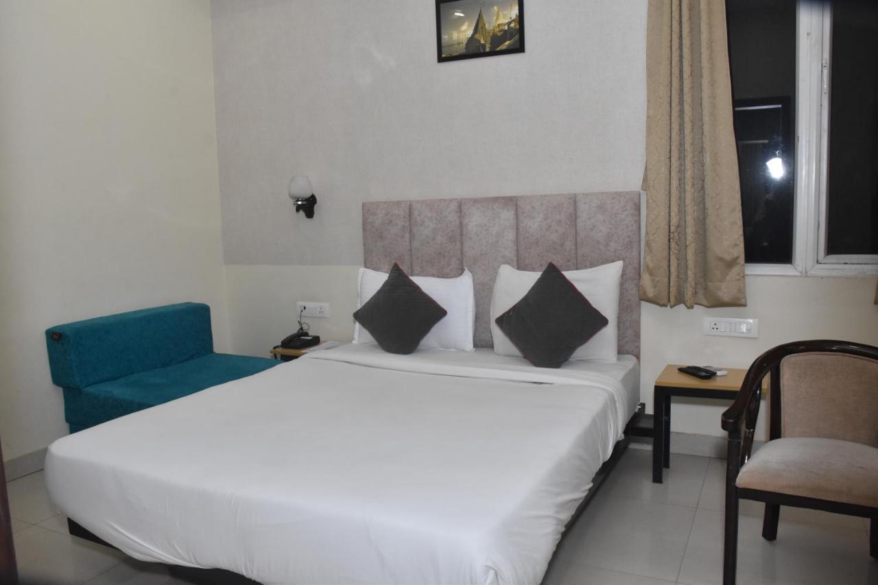 Hotel Yatharth Inn 瓦拉纳西 外观 照片