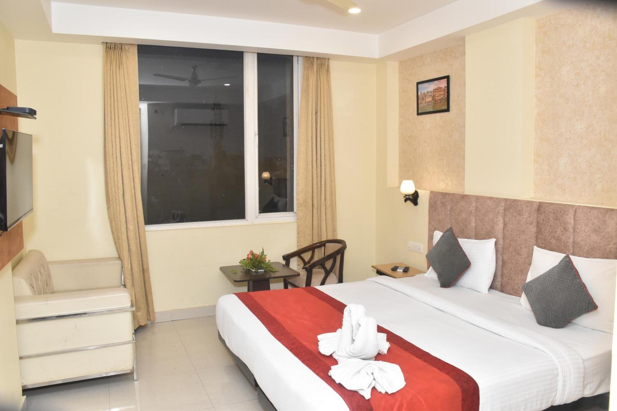 Hotel Yatharth Inn 瓦拉纳西 外观 照片